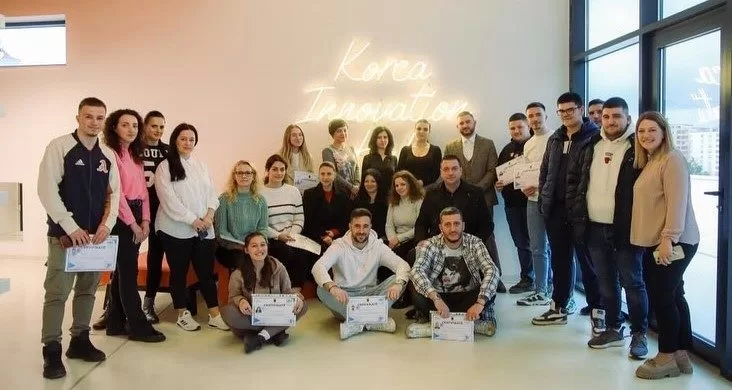 Studentë gjatë trajnimit në Impact Education, Durrës
