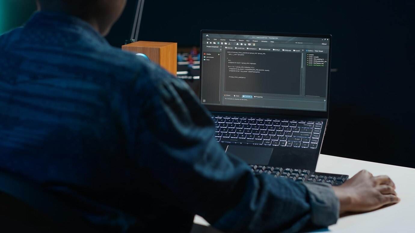 Hyrje në Programim Tipet e të Dhënave dhe Variablat